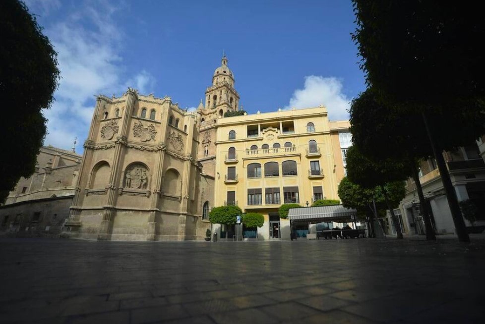 Catedral de Murcia en la plaza del Cardenal Belluga