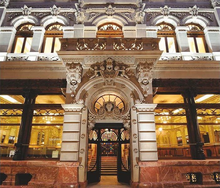 Fachada del Real Casino de Murcia en la calle Trapería